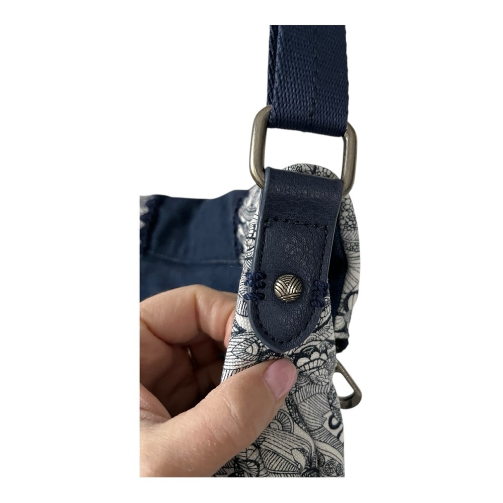 Sakroots crossbody bag with adjustable strap - Picture 11 of 16
